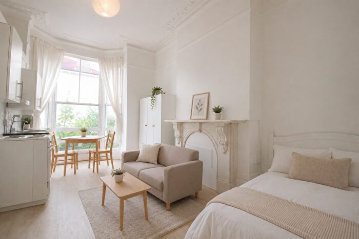 Flat To Rent In Dyke Road, Brighton, East Sussex, BN1