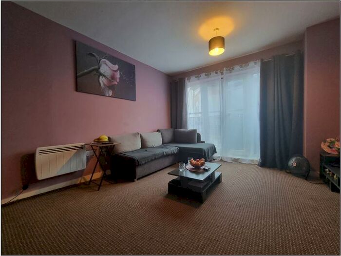 2 Bedroom Apartment To Rent In Slough, Berkshire, SL1