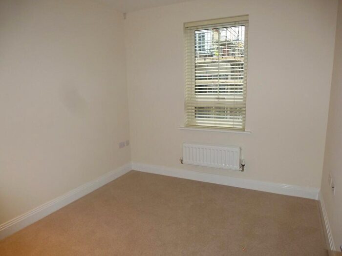 2 Bedroom Apartment To Rent In Kingfisher Drive, Maidenhead, SL6