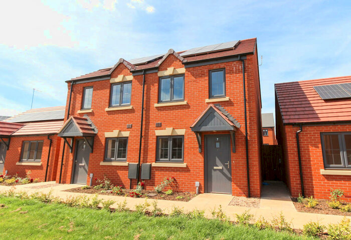 2 Bedroom Semi-Detached House For Sale In Gatsby Way, Bishops Tachbrook, CV33