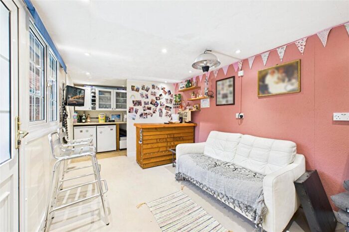 2 Bedroom Bungalow For Sale In Newtown Road, Sandhurst, Berkshire, GU47