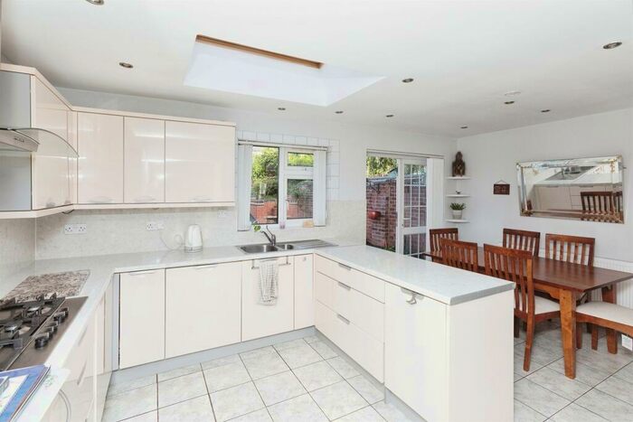 4 Bedroom Semi-Detached House For Sale In Farmway, Leicester, LE3