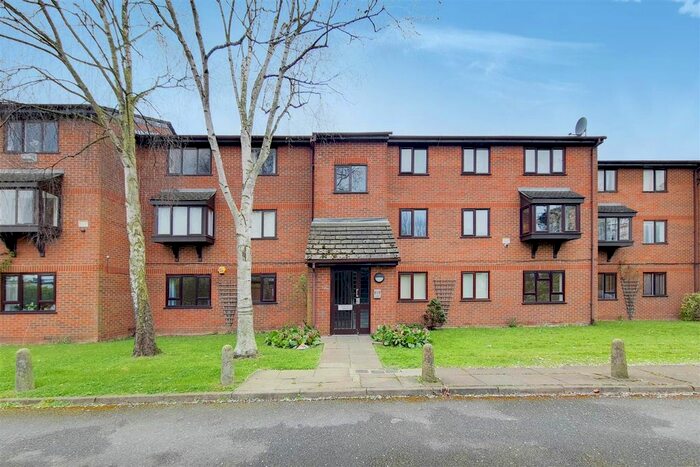 1 Bedroom Flat To Rent In Northcott Avenue, Wood Green, N22