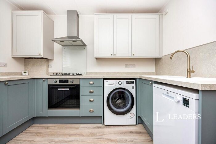 2 Bedroom Apartment To Rent In Cross Lanes, Guildford, GU1