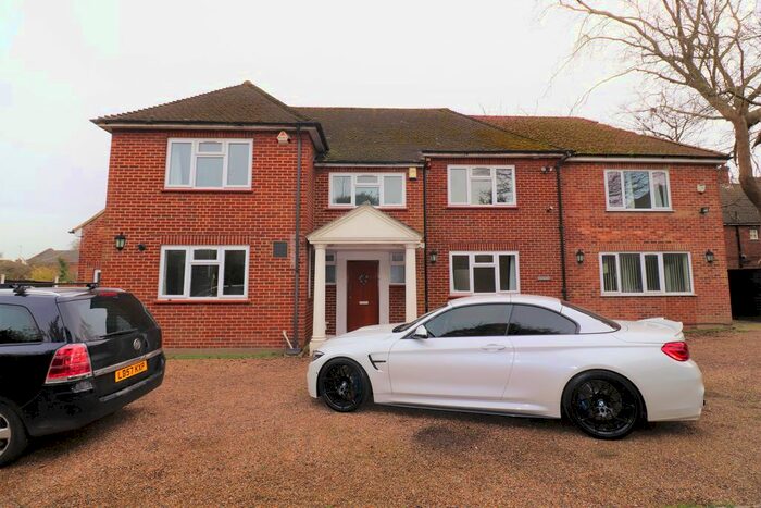 4 Bedroom Semi-Detached House To Rent In Old Manor Road, Gravesend, DA12