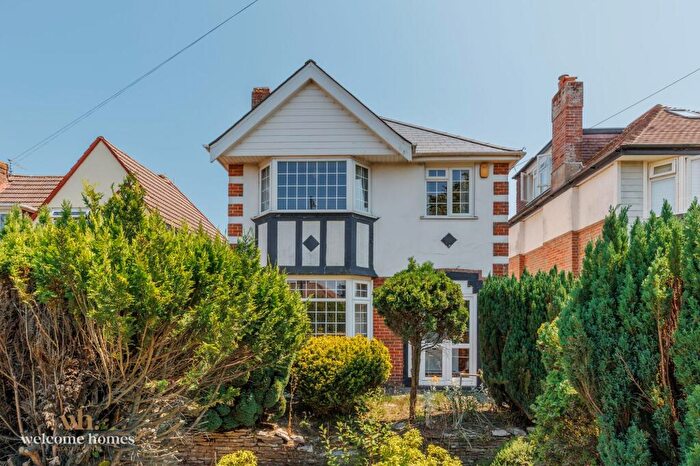 3 Bedroom Detached House For Sale In Christchurch Road, Bournemouth, BH7