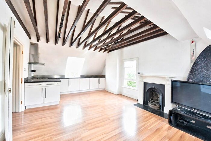 2 Bedroom Flat To Rent In Reading Road, Henley On Thames, RG9