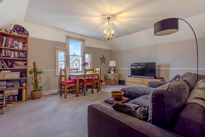 2 Bedroom Flat To Rent In Church Road, Richmond, TW10