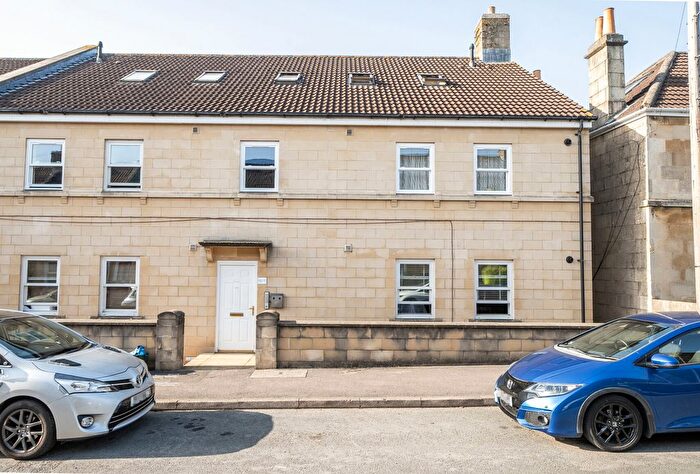 2 Bedroom Flat For Sale In Albany Road, Bath, Somerset, BA2