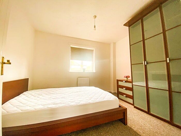 2 Bedroom Flat To Rent In Hewison Street, Bow, E3