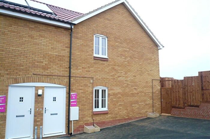 2 Bedroom Flat To Rent In Lily Close, Burton Latimer, Kettering, NN15