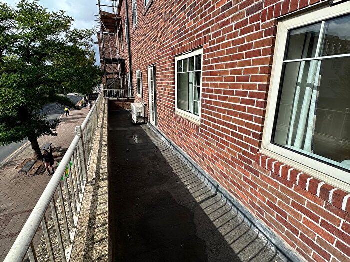 2 Bedroom Flat To Rent In Acland Road, Exeter, EX4