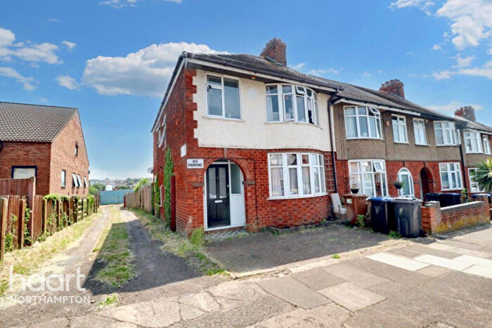 3 Bedroom End Of Terrace House For Sale In Thornton Road, Northampton, NN2