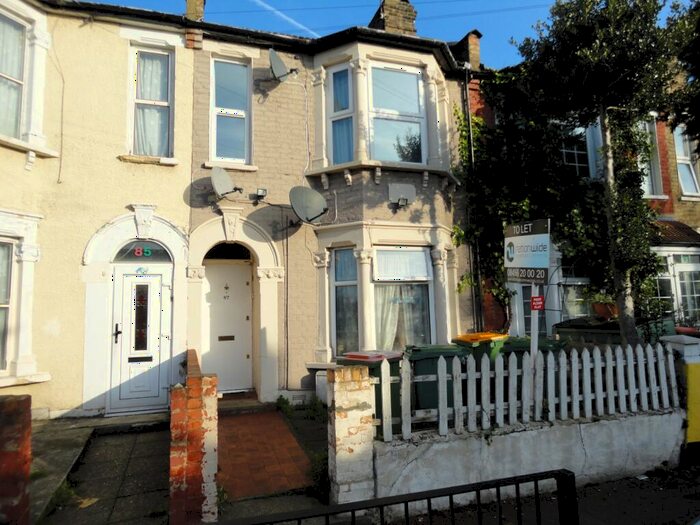 2 Bedroom Flat To Rent In Sheridan Road, London, E12