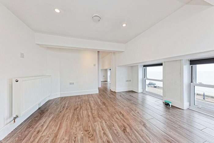 2 Bedroom Apartment For Sale In Central Parade, Herne Bay, CT6