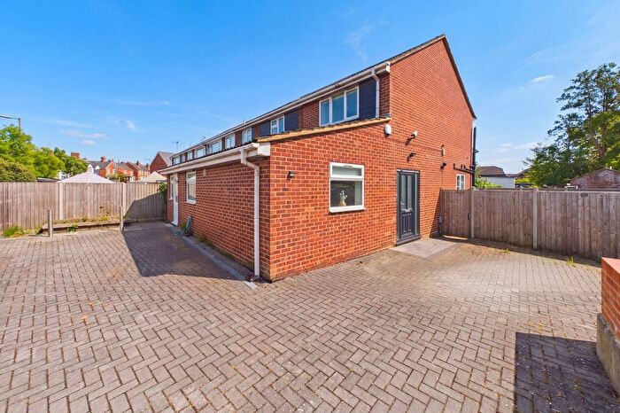 3 Bedroom Semi-Detached House For Sale In Cove Road, Farnborough, Hampshire, GU14