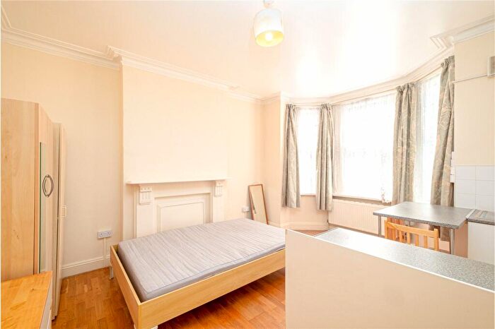 Apartment To Rent In College Place, Camden, London, NW1