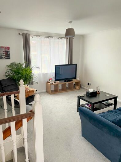 1 Bedroom Maisonette To Rent In Hope Avenue, Bracknell, RG12