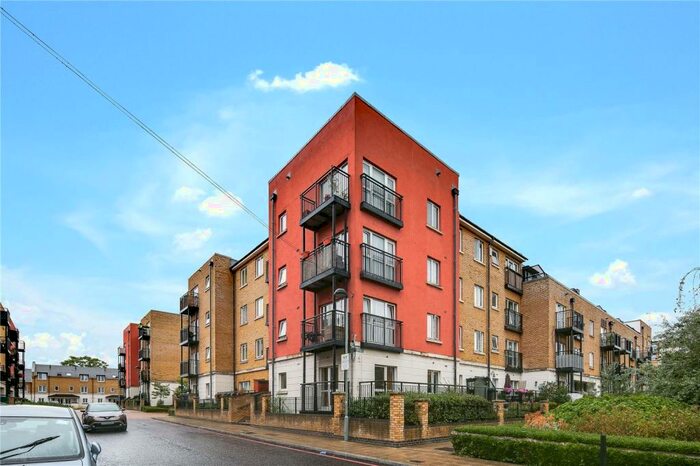 2 Bedroom Flat To Rent In Tramway Court, Candle Street, London, E1