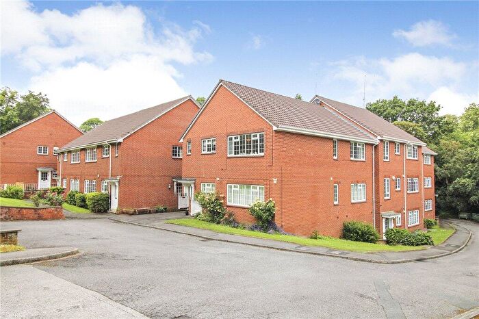 2 Bedroom Apartment For Sale In Linden Court, Hollin Lane, Leeds, LS16