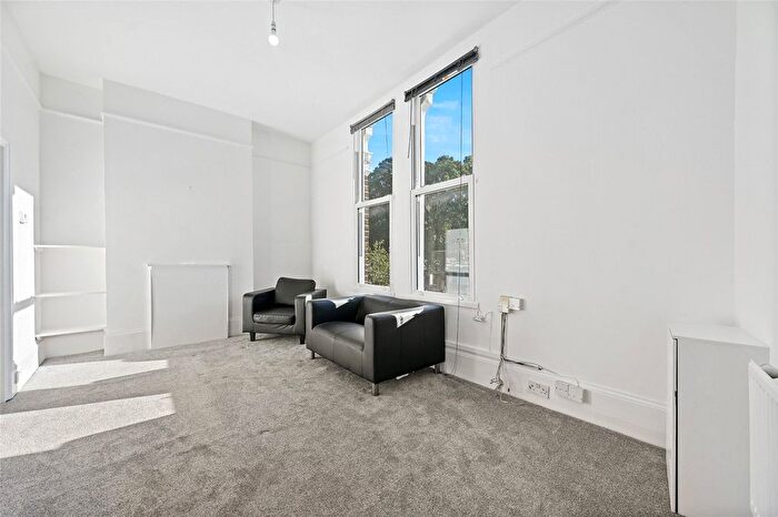 2 Bedroom Flat For Sale In Askew Road, London, United Kingdom, W12