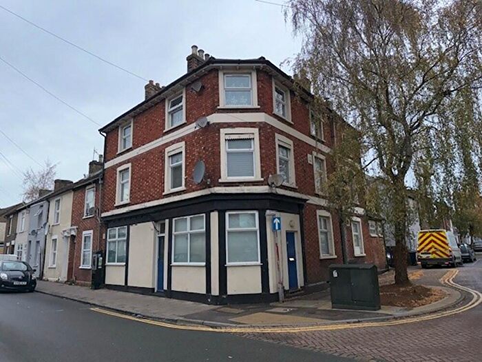 3 Bedroom Apartment To Rent In Commercial Road, Bedford, MK40
