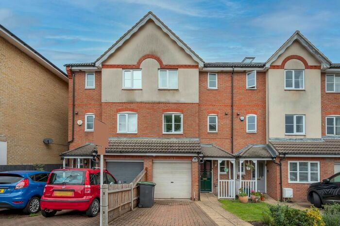 4 Bedroom Property To Rent In Osier Crescent, Muswell Hill, London, N10