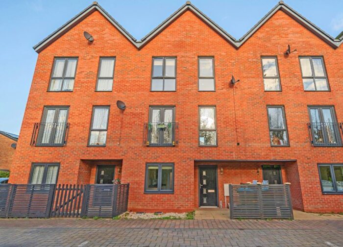3 Bedroom Town House For Sale In Brooks Mews, Aylesbury, HP19