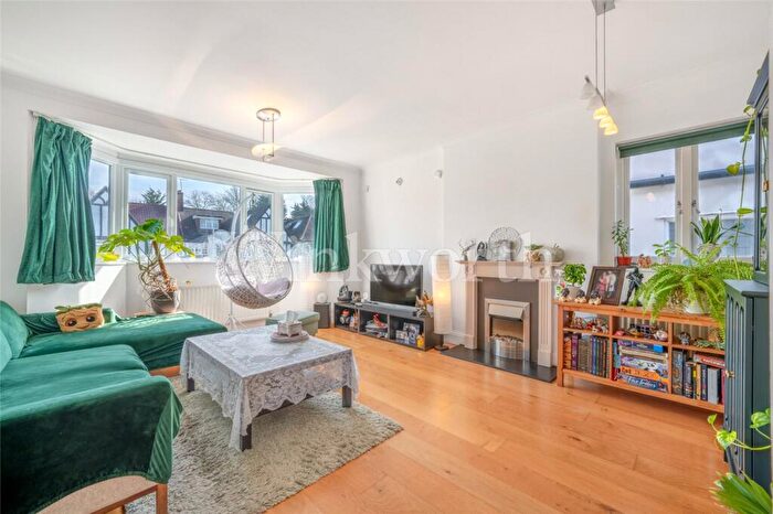 3 Bedroom Apartment To Rent In West Heath Drive, London, NW11