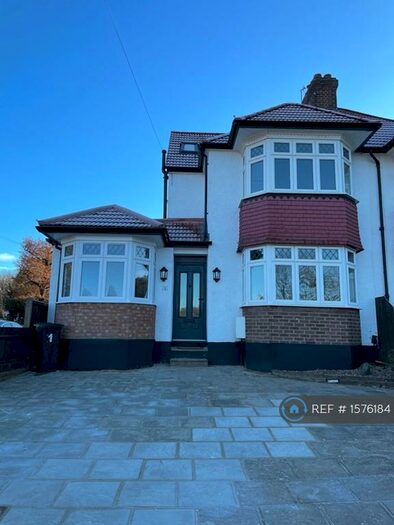 5 Bedroom Semi-Detached House To Rent In Spring Gardens, Chelsfield, BR6