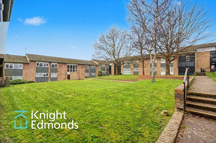 2 Bedroom Flat For Sale In Farleigh Lane, Maidstone, ME16