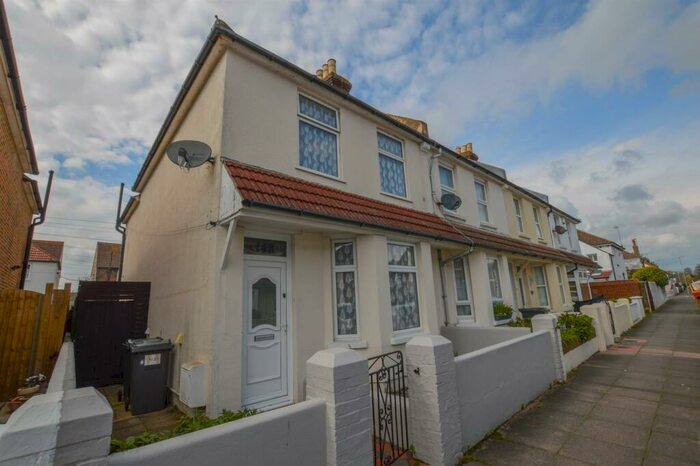 3 Bedroom End Of Terrace House To Rent In Latimer Road, Eastbourne, BN22
