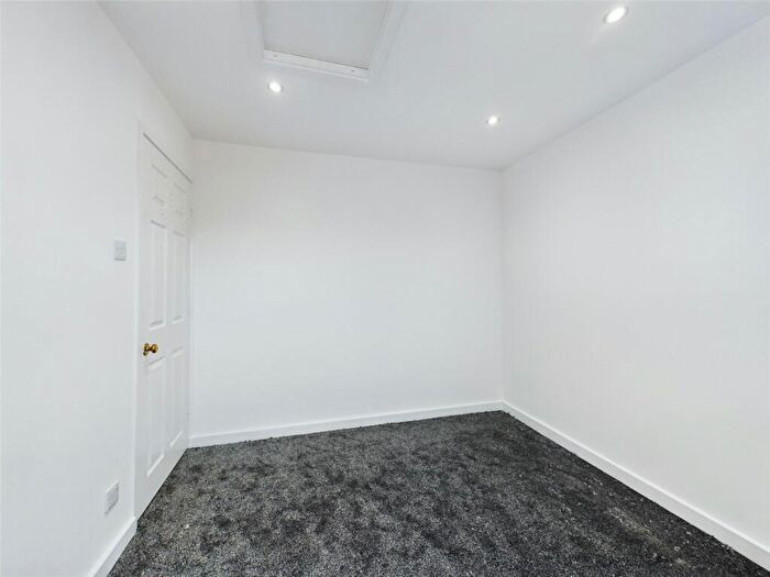 2 Bedroom Bungalow To Rent In Brampton Lane, Armthorpe, Doncaster, South Yorkshire, DN3