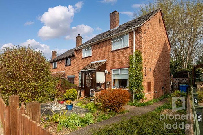 3 Bedroom Semi Detached House For Sale In Maple Drive, Norwich, NR2