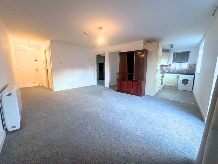 2 Bedroom Flat To Rent In Bishop House, Flat Pinfold Street, Wednesbury, WS10