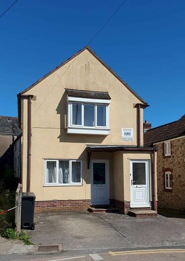 1 Bedroom Flat To Rent In Bath Street, Chard, TA20