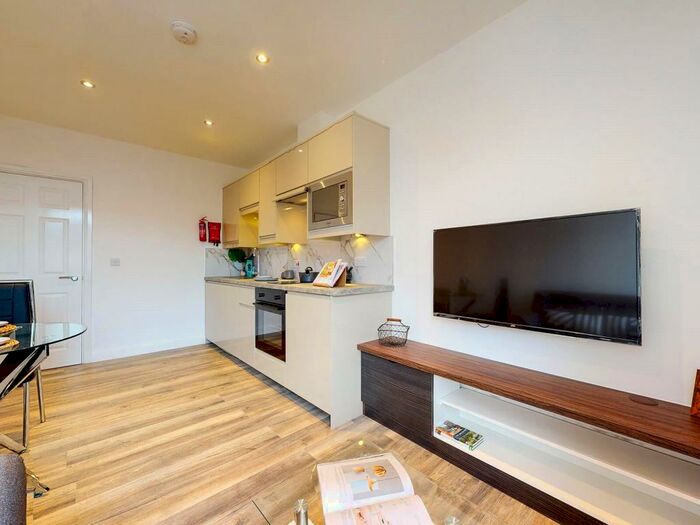 1 Bedroom Apartment To Rent In Hyde Terrace, Leeds, West Yorkshire, LS2