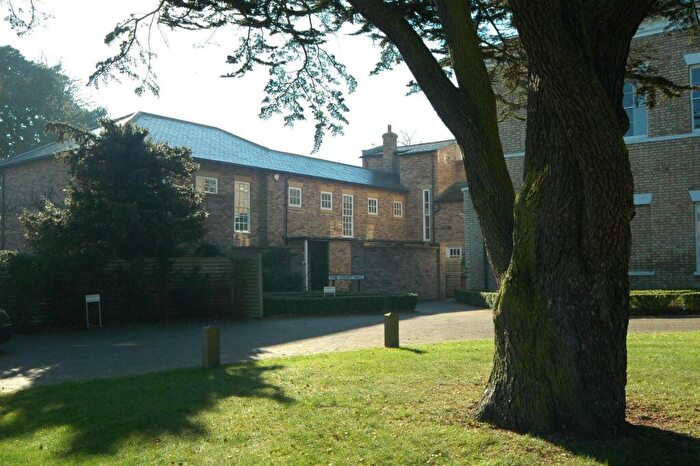 3 Bedroom Town House To Rent In The Court Yard, Anlaby House Estate, HU10