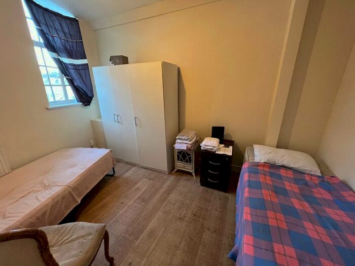 Studio To Rent In Edgwarebury Lane, Edgware, HA8