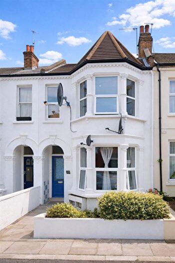 1 Bedroom Flat To Rent In Fairbourne Road, London, N17