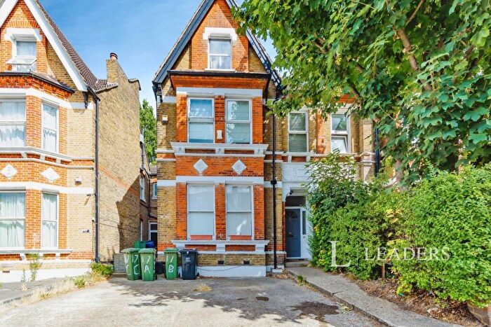 2 Bedroom Flat To Rent In Manor Road, BR3