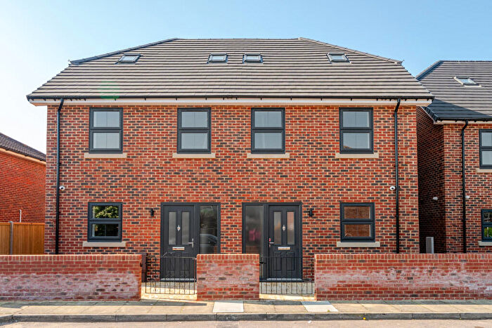 3 Bedroom Semi-Detached House To Rent In Carpenter Close, PO4