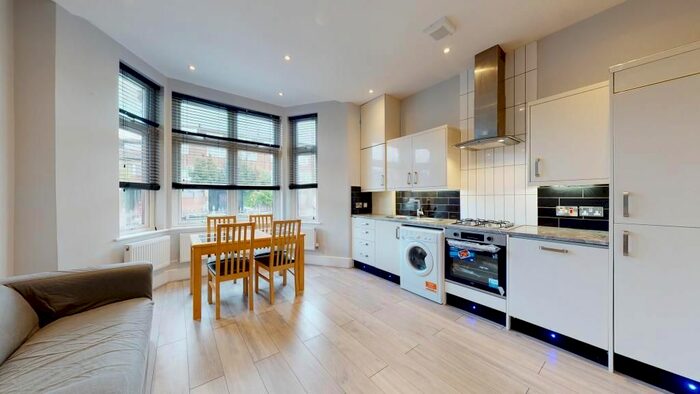 1 Bedroom Flat To Rent In Thornton Avenue, Brixton, SW2
