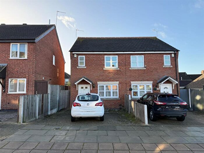 3 Bedroom Semi Detached House For Sale In Lorraine Road, Aylestone, LE2