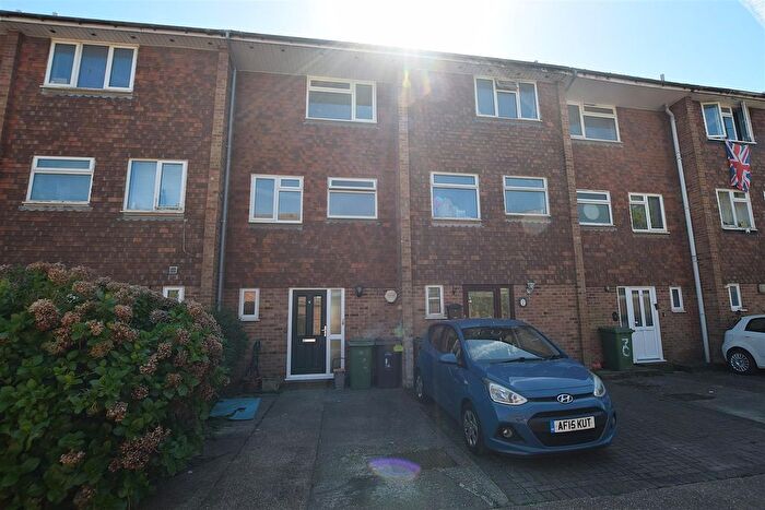 3 Bedroom Terraced House To Rent In Edwin Road, Hastings, TN35