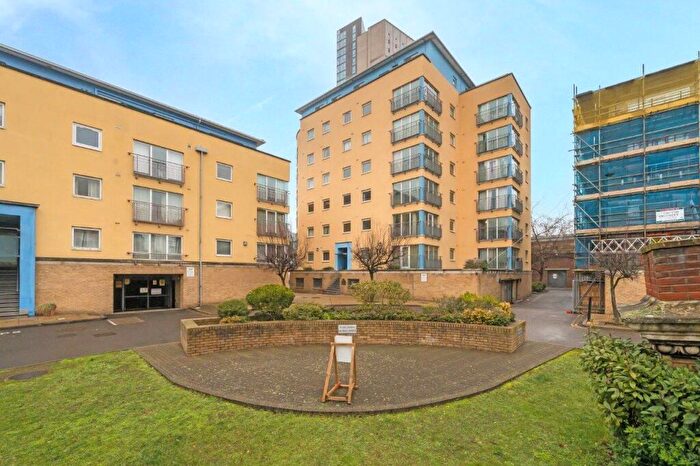 2 Bedroom Flat For Sale In Fonda Court, Premiere Place, London, E14