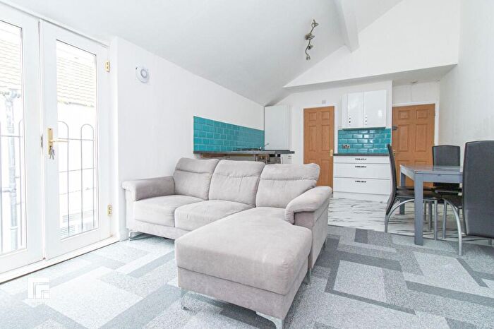 Flat To Rent In Brook Street, Riverside, Cardiff, CF11