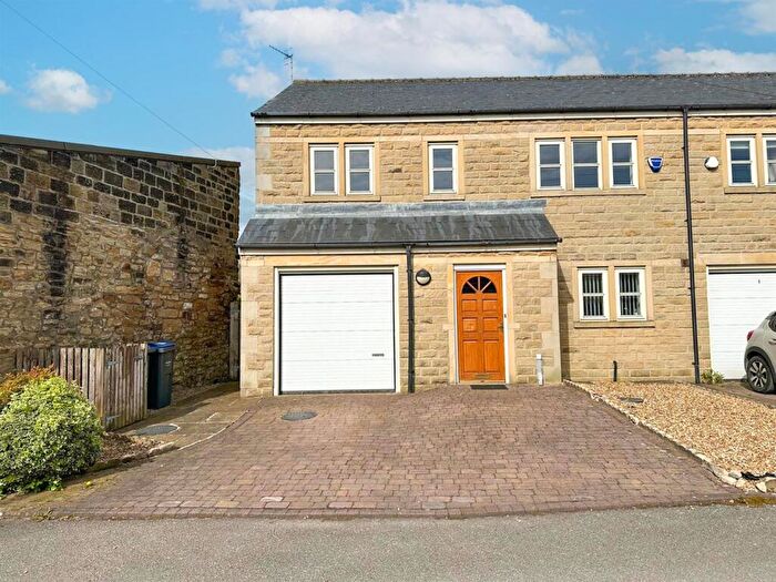 4 Bedroom End Of Terrace House For Sale In Highfield Lane, Silsden, BD20