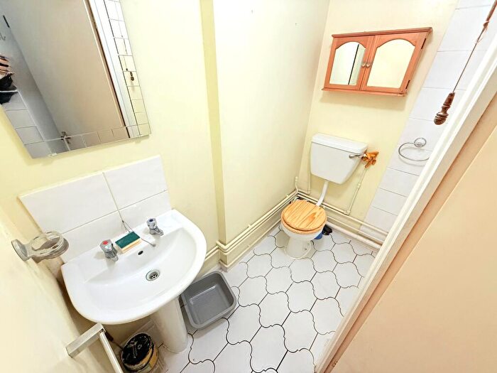 Studio For Sale In Shurland Avenue, Barnet, EN4