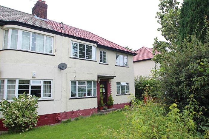 2 Bedroom Flat To Rent In Otley Road, Leeds, West Yorkshire, Uk, LS16